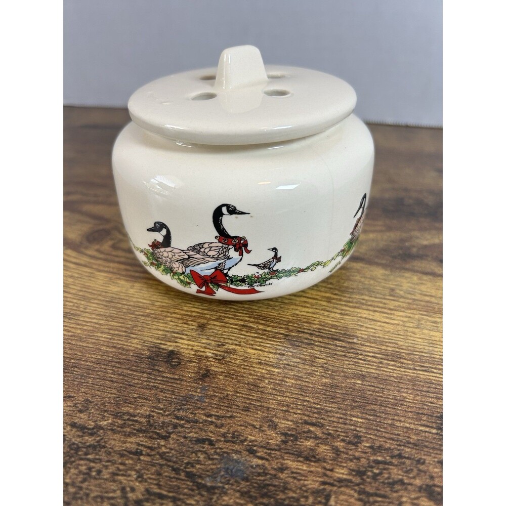 Vintage Christmas Country Geese Potpourri Burner Crock Jar Ceramic Taiwan  1987 - Picture 13 of 13